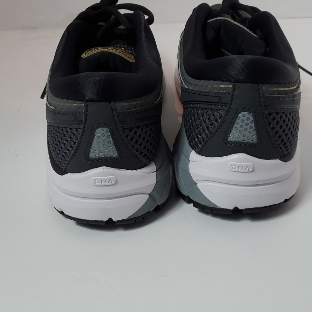 Brooks - Picture 4 of 5